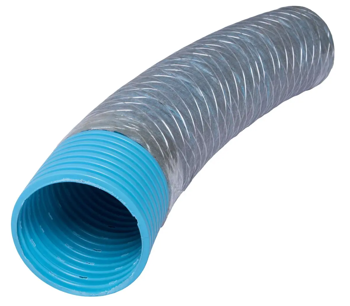 Çift katmanlı esnek drenaj borusu — açık mavi iç HDPE boru üzeri gümüş/metalik spiral koruma katmanı, bükülmüş pozisyon