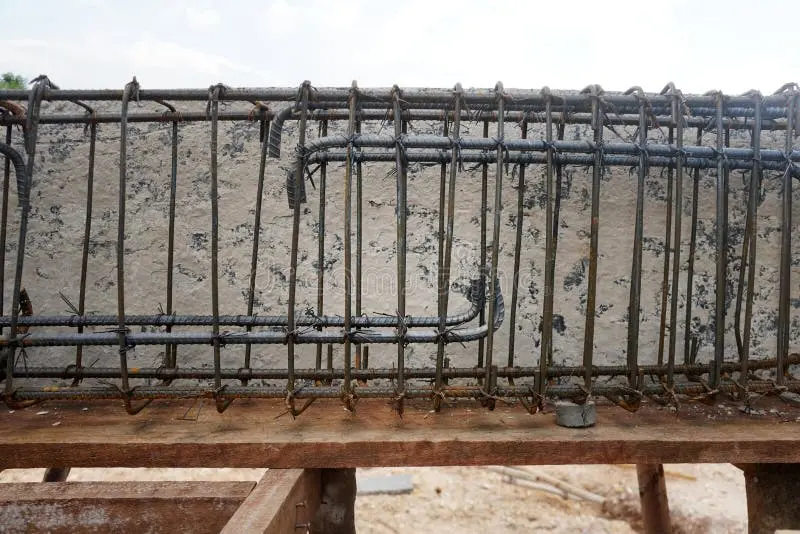 Betonarme eleman sahada donatı yerleşimi — yoğun donatı düzeni ve kolon-kiriş birleşim bölgesi