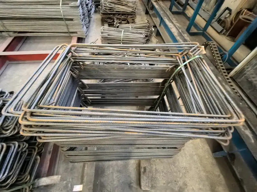 Prefabrik fabrikasyonda bükülmüş etriye demetleri — mandrel çapı kontrolüne uygun bükme işlemi