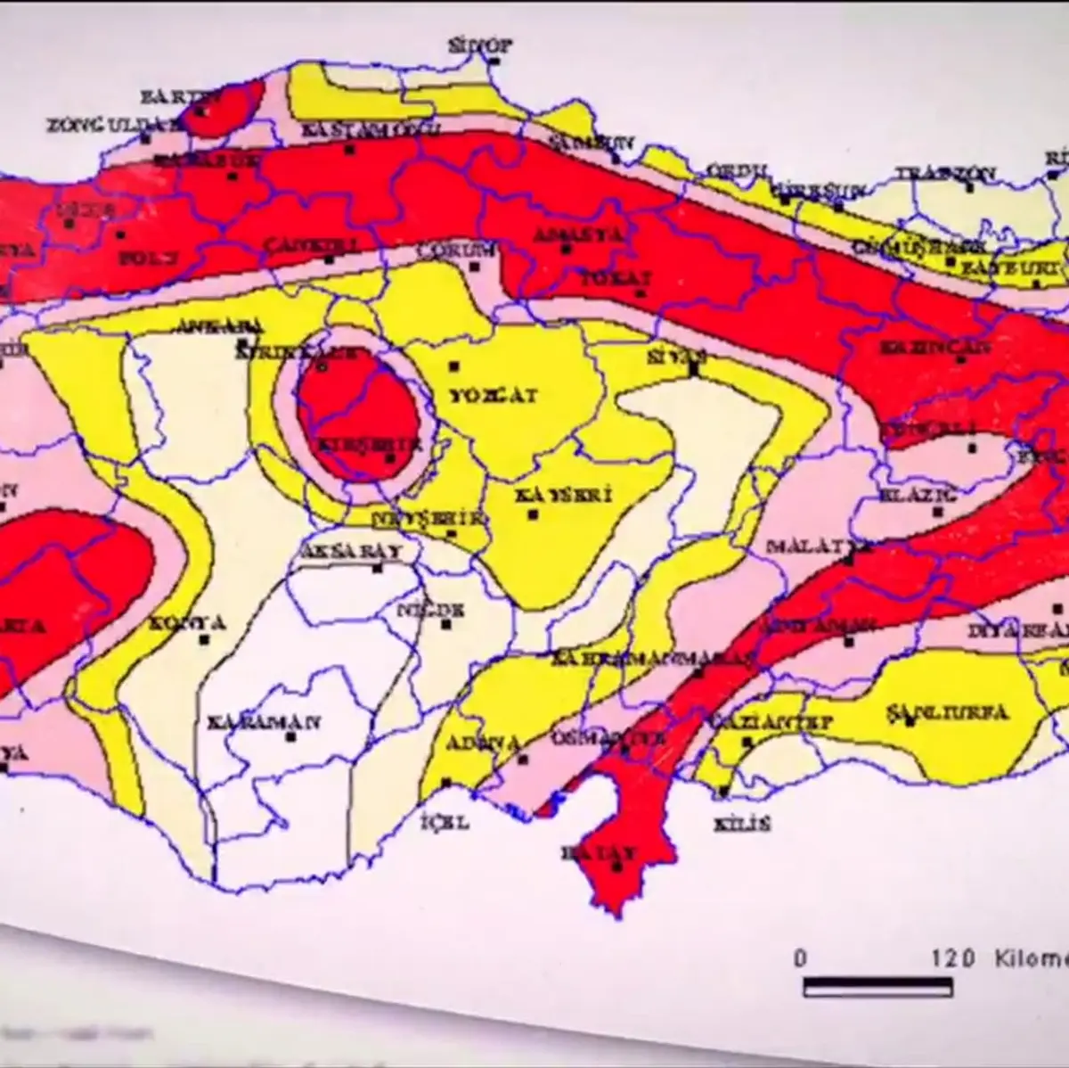 Türkiye deprem tehlike haritası — kırmızı bölgeler yüksek riskli alanları, sarı bölgeler orta riskli alanları göstermektedir