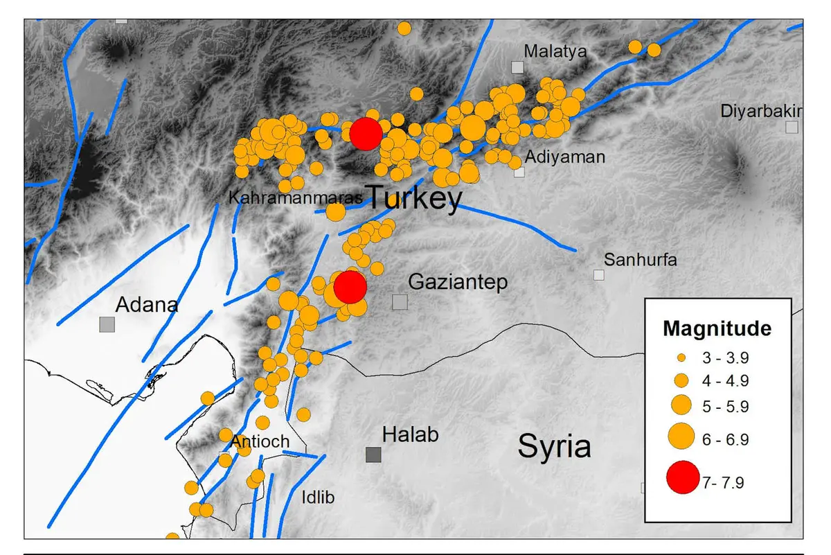 2023 Kahramanmaraş deprem kümesi haritası — Mw7.5 ve Mw7.8 ana şokları ve artçı şokların Doğu Anadolu Fay Hattı boyunca dağılımı