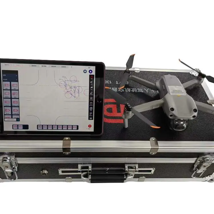 İHA (drone) ve kontrol tableti içeren taşıma çantası — fotogrametrik plankote ölçüm ekipmanı