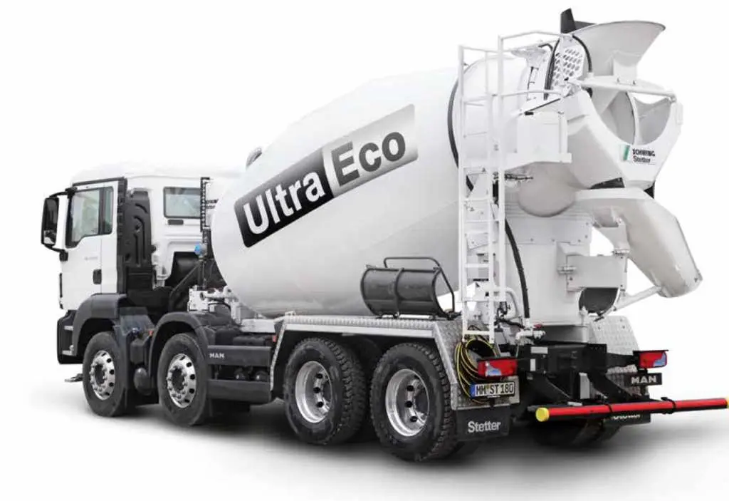 Beyaz renkli MAN marka Ultra Eco model transmikser kamyonu, Schwing Stetter karıştırıcı tamburu görünüyor