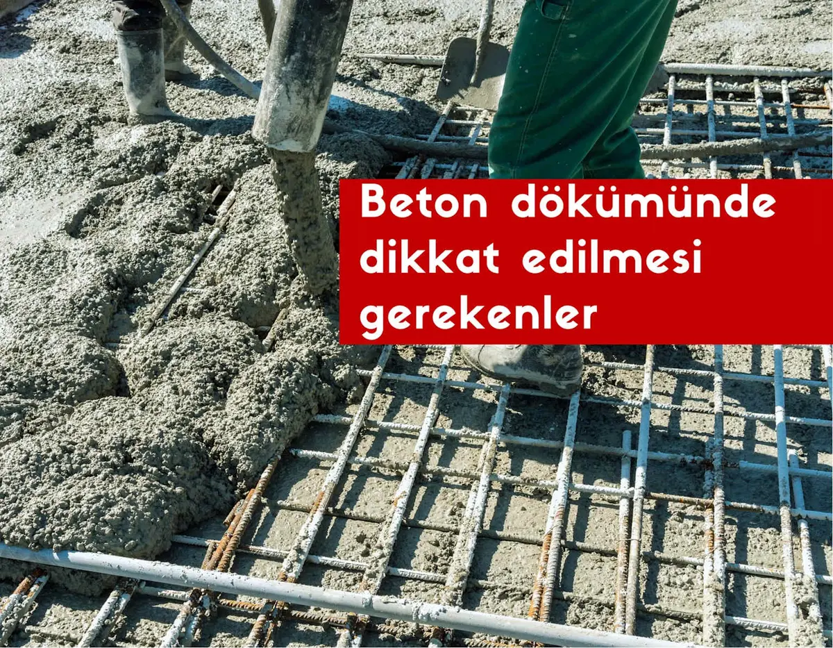 Birleşik temel donatı üzerine beton dökümü: işçiler kürek ve vibratörle sıkıştırma yapıyor, üstte 'Beton dökümünde dikkat edilmesi gerekenler' başlığı